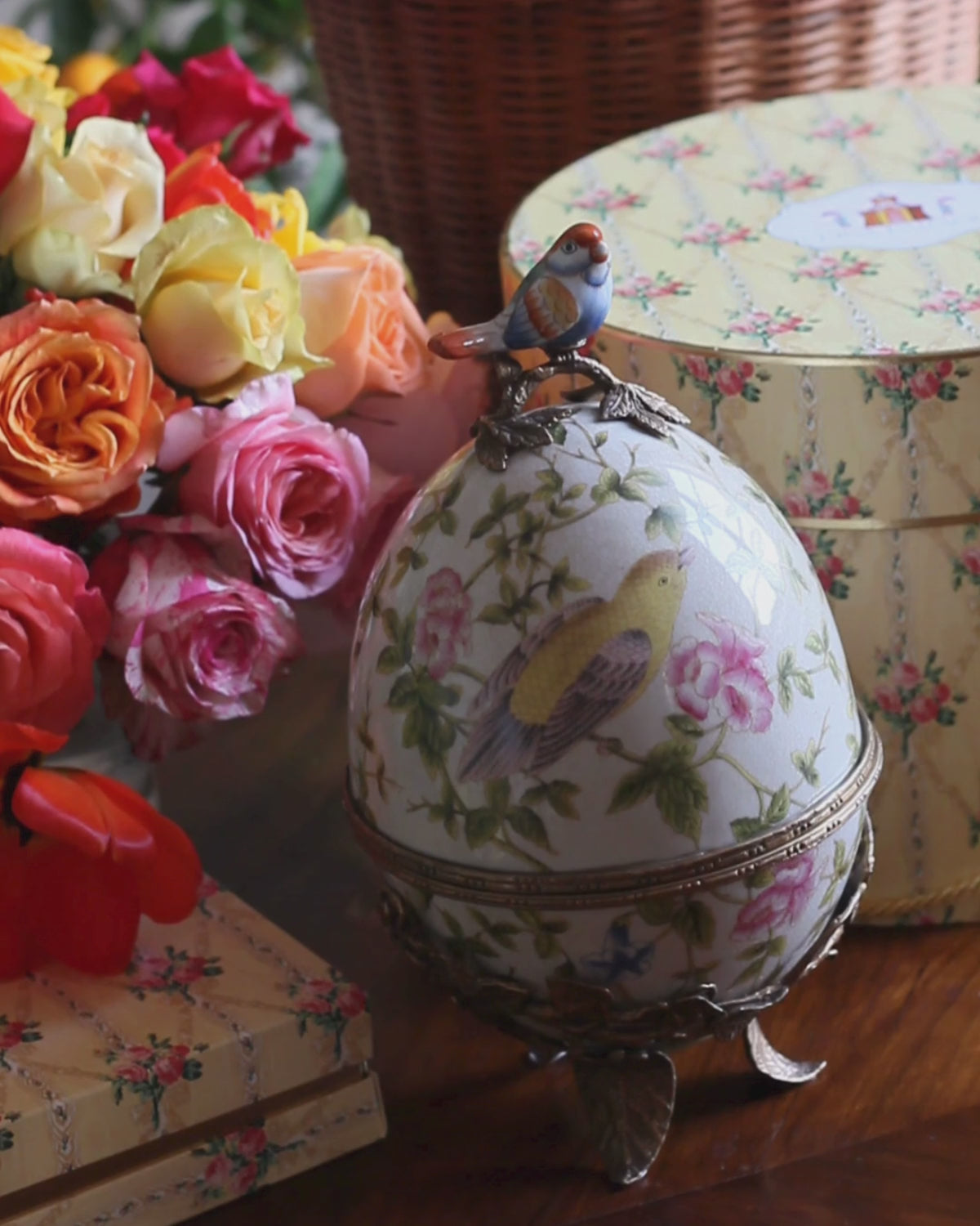 Cappelliera con Uovo di Porcellana "Giardino Segreto"